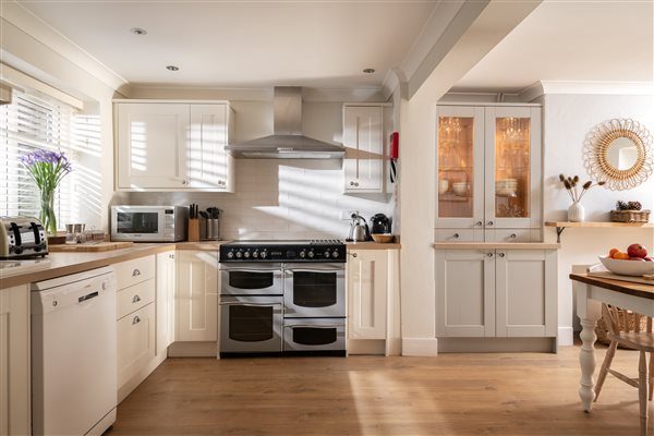 Dog Friendly End Cottage kitchen 